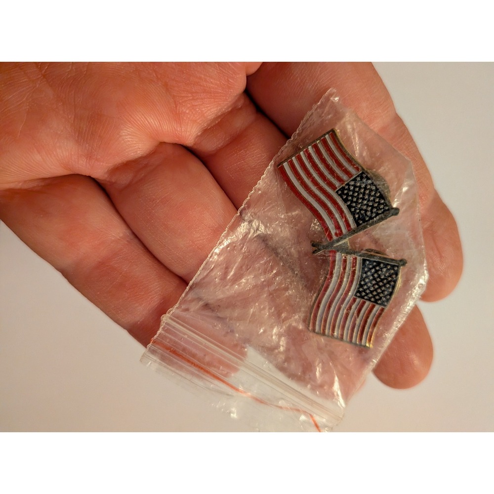 Vintage American Flag Lapel Pin Double Crossed USA Flags Enamel Patriotic Gold